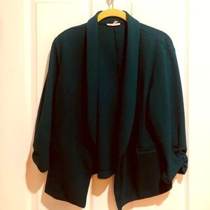 3/4 sleeves with cinched detail lightweight